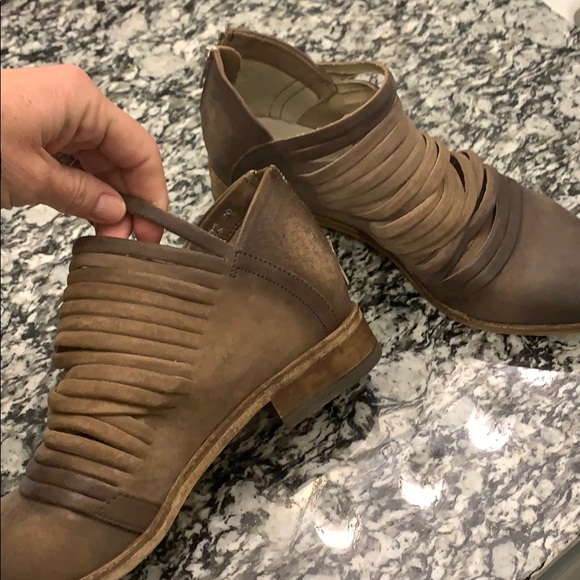 Shoes - Picture 3 of 5